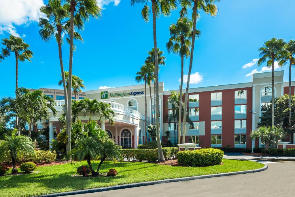 Holiday Inn Express Miami Airport Doral Area an IHG Hotel - main image