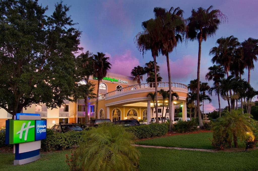 Holiday Inn Express Miami Airport Doral Area an IHG Hotel - image 3