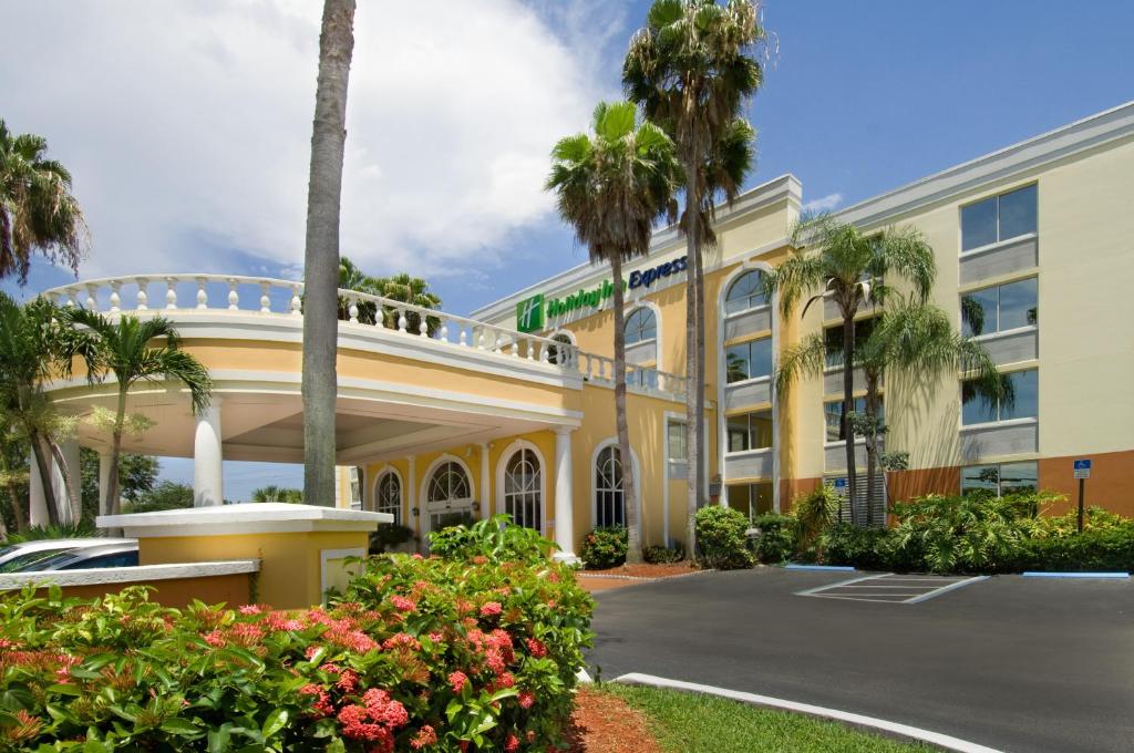 Holiday Inn Express Miami Airport Doral Area an IHG Hotel - image 4
